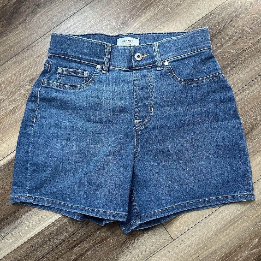 SPANX Medium Wash Denim Jean Shorts Size Small High Rise Pull On Stretch 4"
